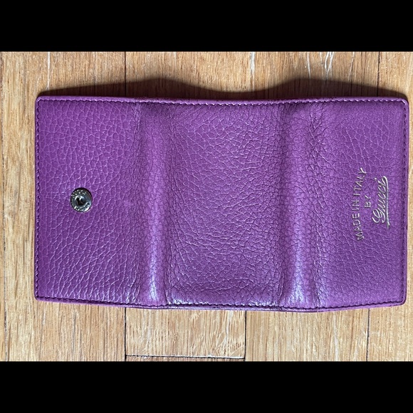 Gucci Textured Leather Key Holder - Picture 9 of 12